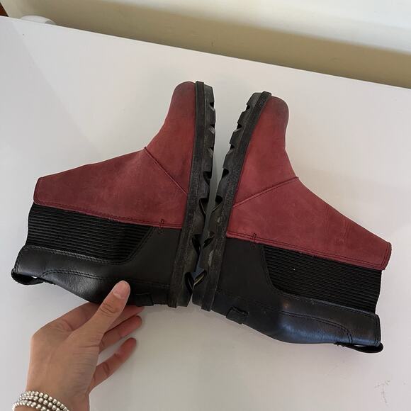 SOREL Joan Of Arctic Wedge Red Black Leather Chelsea Boots Women’s Size 7 - Picture 4 of 8